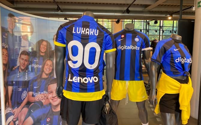 Inter la presentazione delle nuove maglie live tutte le foto